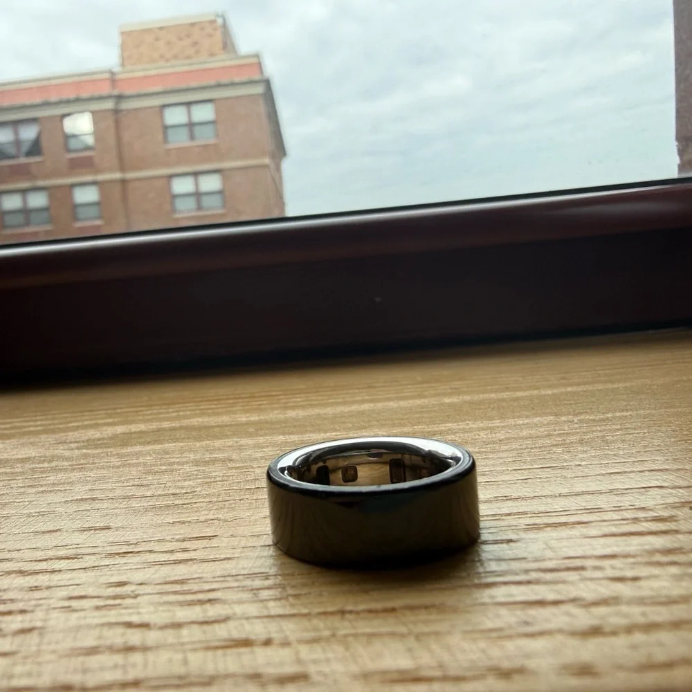 Oura Ring, Gen 4 in Black — size 7 with charger